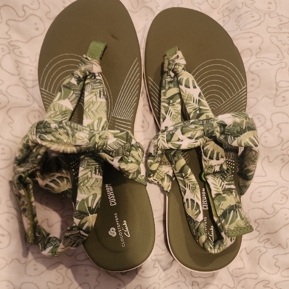 Clarks Women's Tropical Green Sandals - Picture 1 of 3